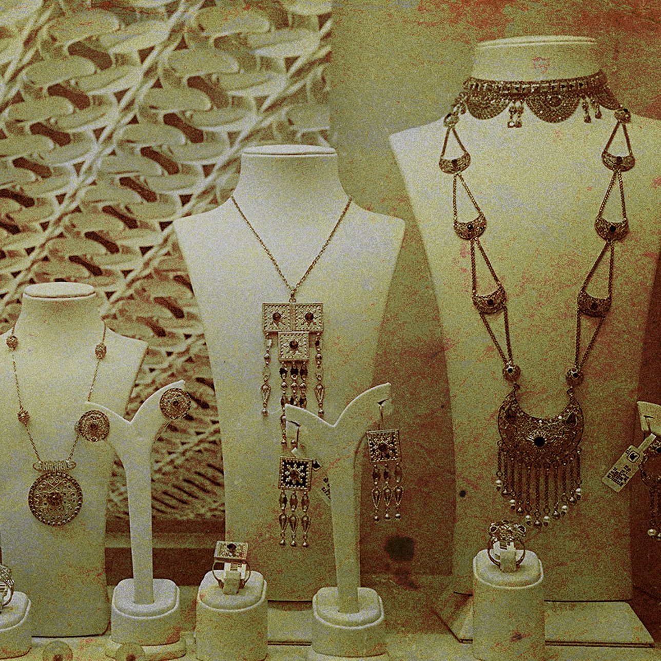 1965 - Wholesale Begins alongside Retail and Manufacturing || عام 1965 - بدء عمليات البيع بالجملة إلى جانب البيع بالتجزئة والتصنيع