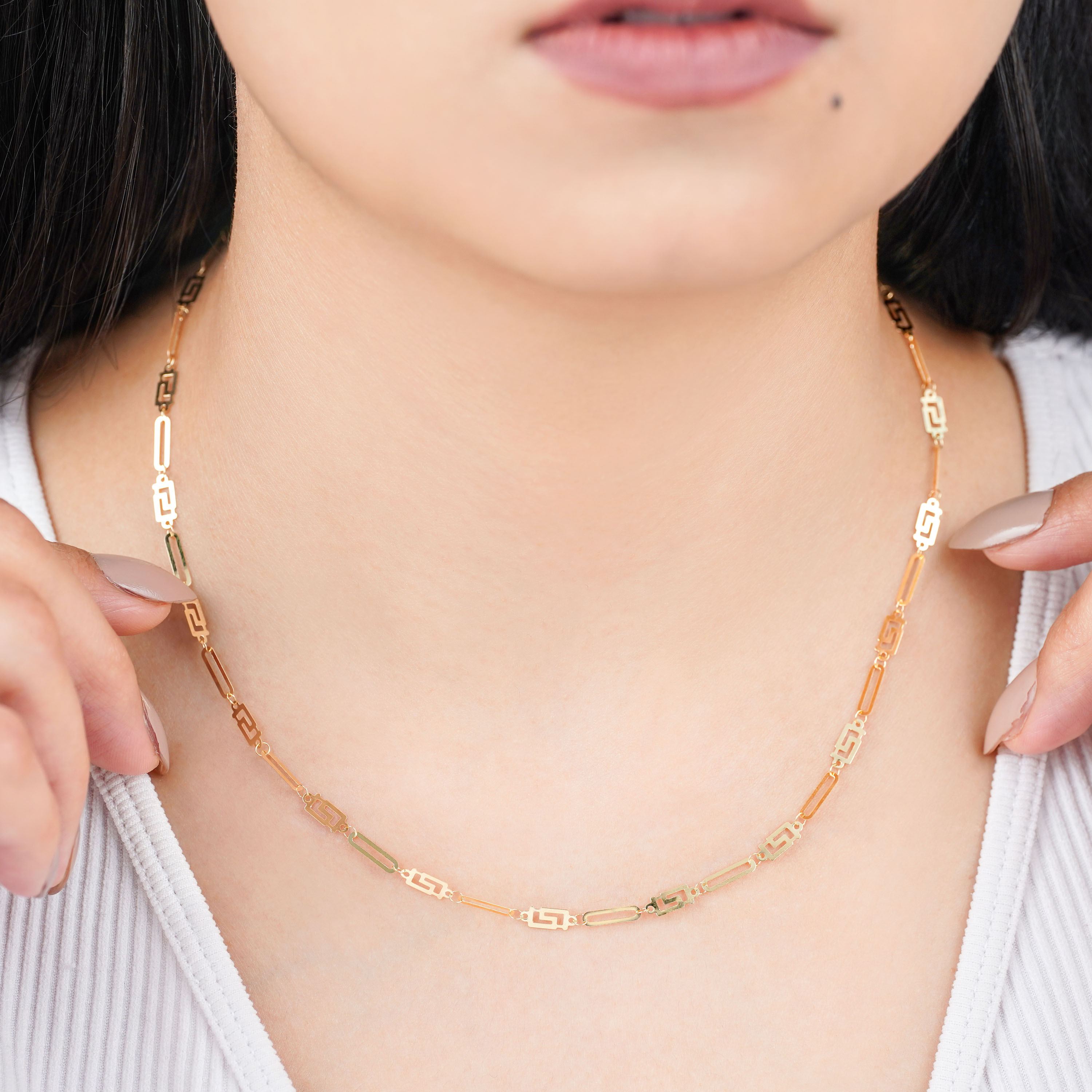 Shop our Light 18K Yellow Gold Choker Necklace for Women Jawhara