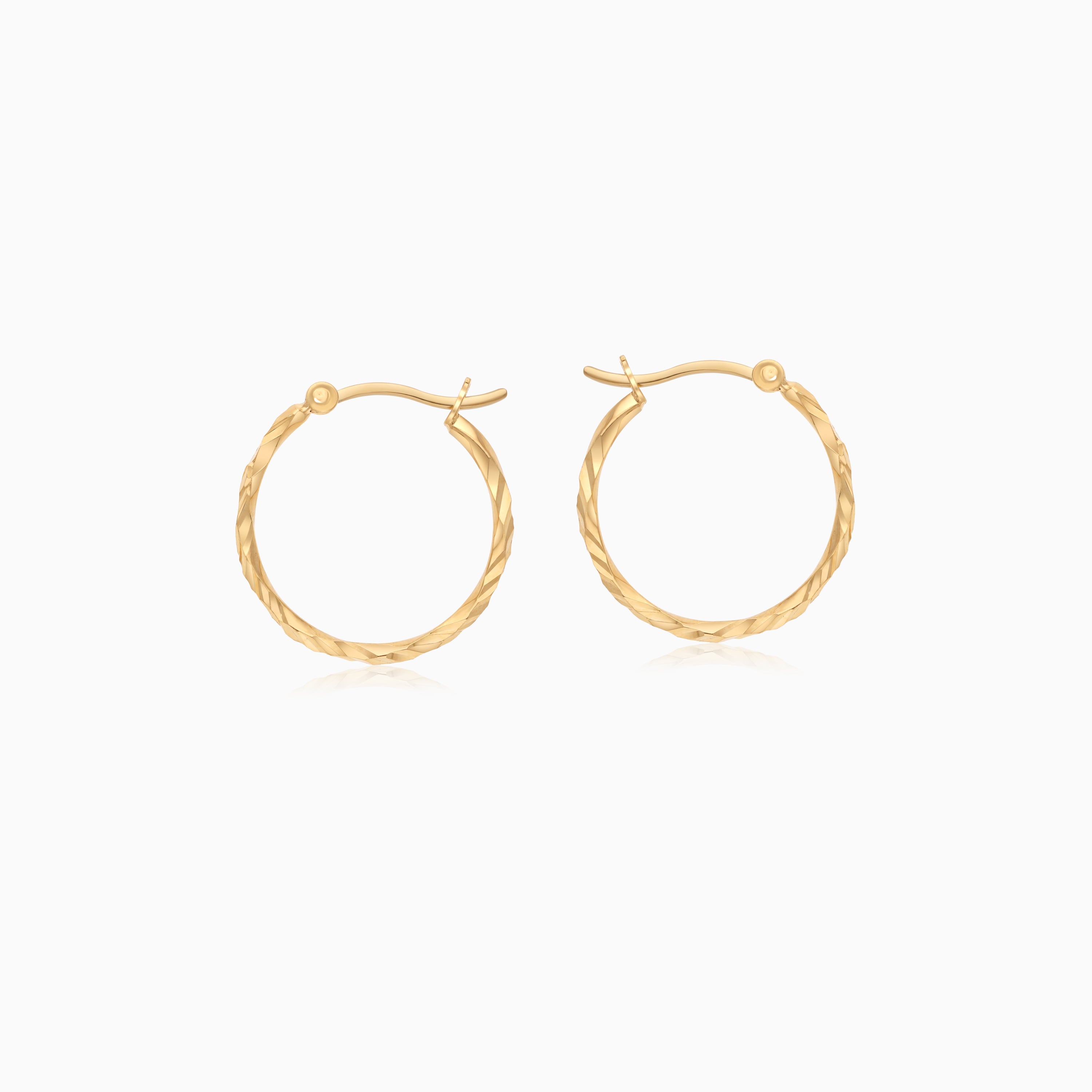 Circle Shaped Hoop Earring in 18K Gold Piece Jawhara Jewellery